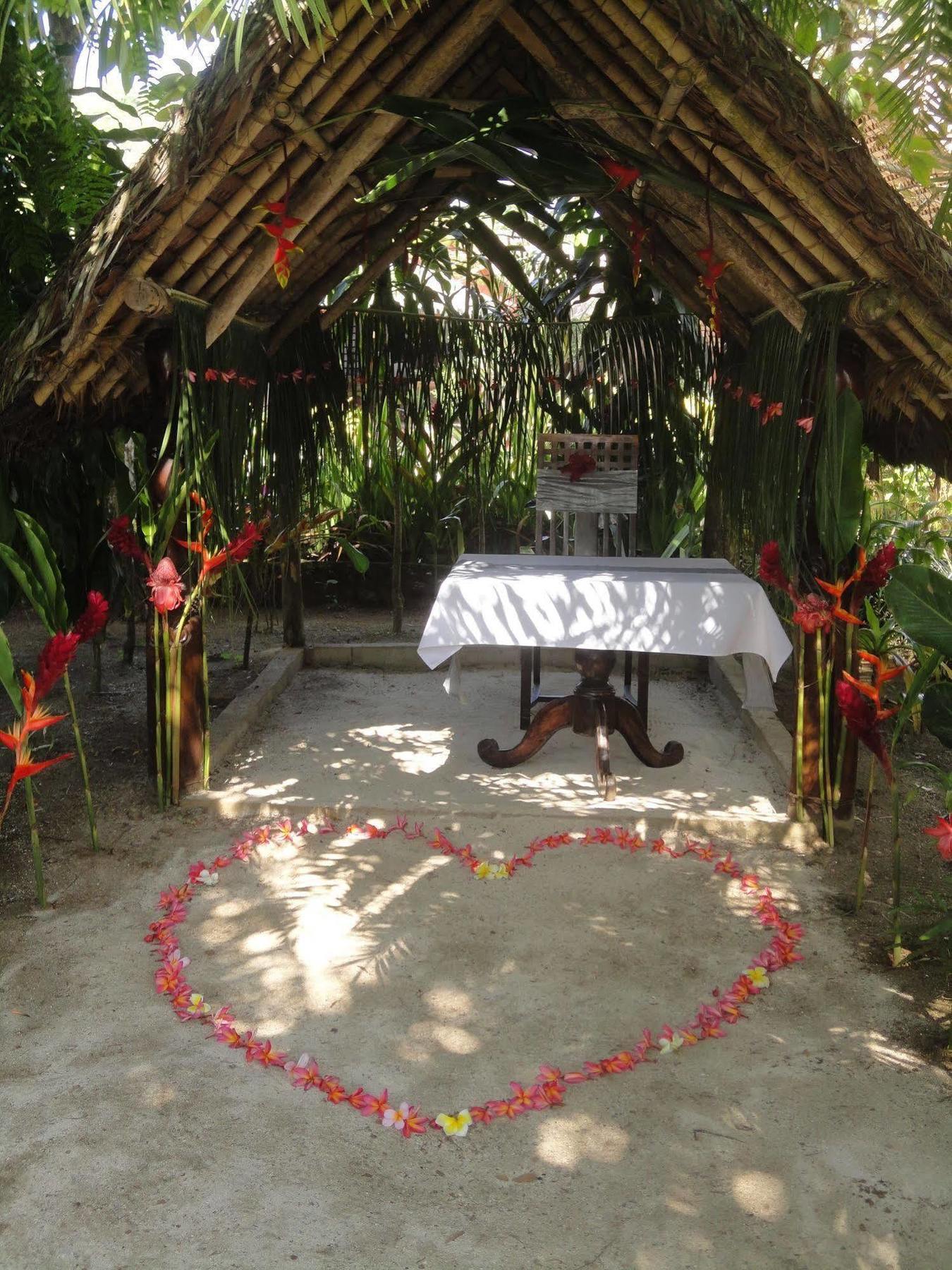 Sunset Bungalows Resort, Vanuatu Port Vila Exterior foto